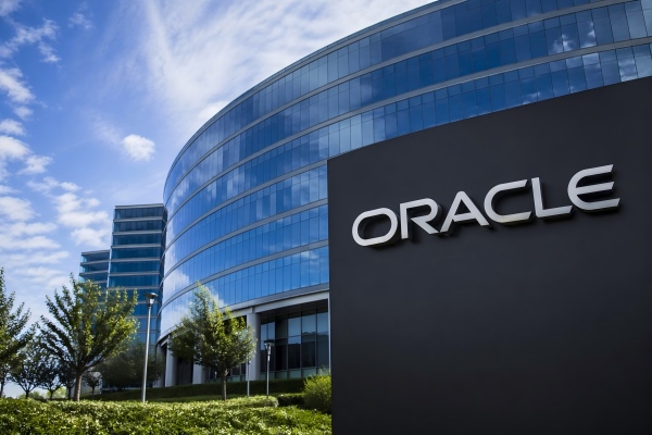 オラクル株価がなぜ上昇している：市場回復とAI成長の二重追い風