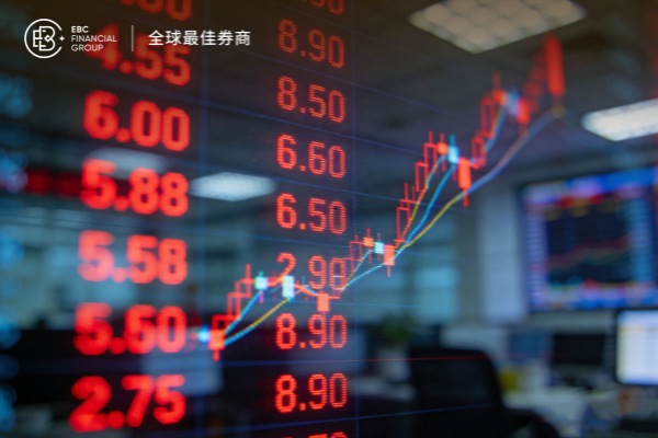 日經225指數大漲2.68% 軟銀與晶片股領漲市場