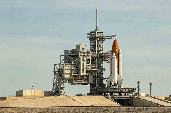 SpaceX挂牌预期拉满！万亿估值之下，普通投资人如何分到溢价红利？