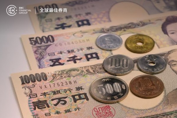 日圓觸及40年低位 幹預風險放大