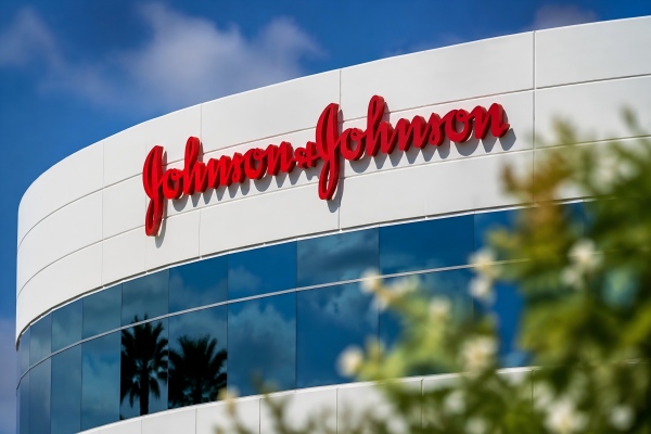 ジョンソン・エンド・ジョンソンの株価が上昇!医薬品事業の成長期待と決算前の投資家心理を分析