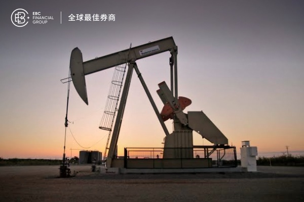 国际油价微涨 美国原油库存意外增加