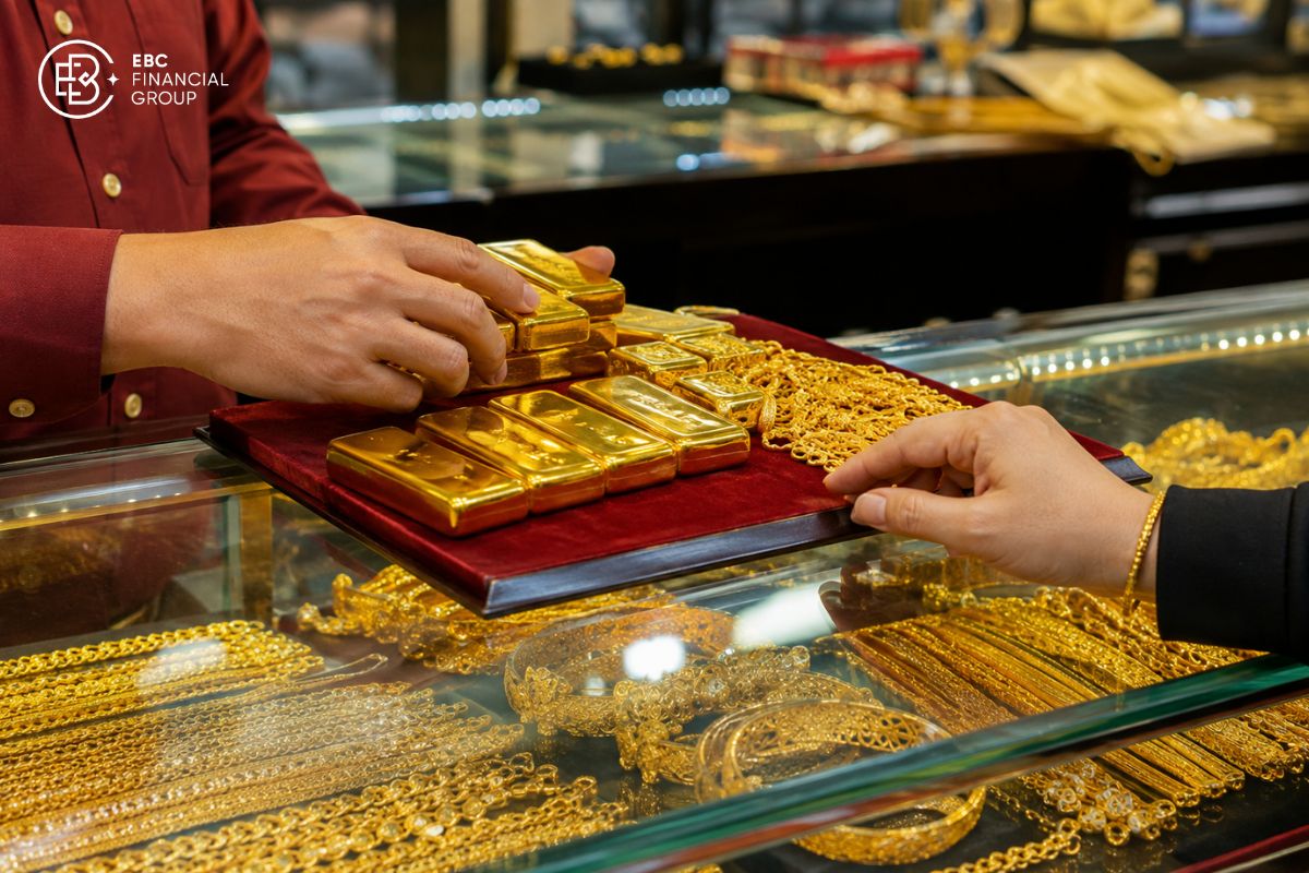 Giá vàng SJC hôm nay giảm về 142 triệu đồng/lượng